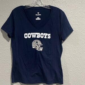 DALLAS COWBOYS Women’s size Medium V-Neck T-Shirt NWOT